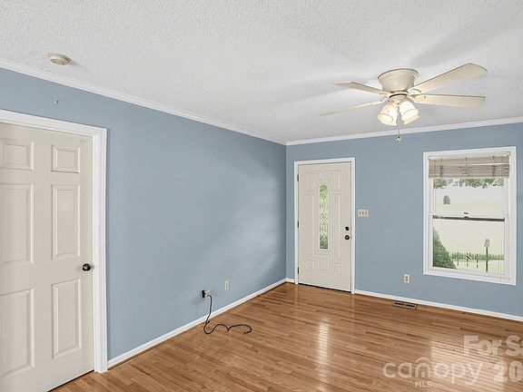 3rd image of 3033 26th St