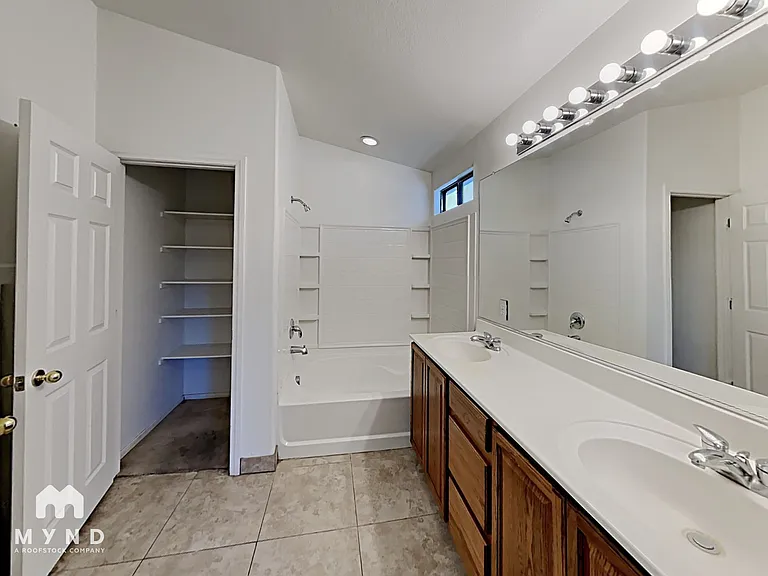 6375 Strongbow Dr — Photo 19
