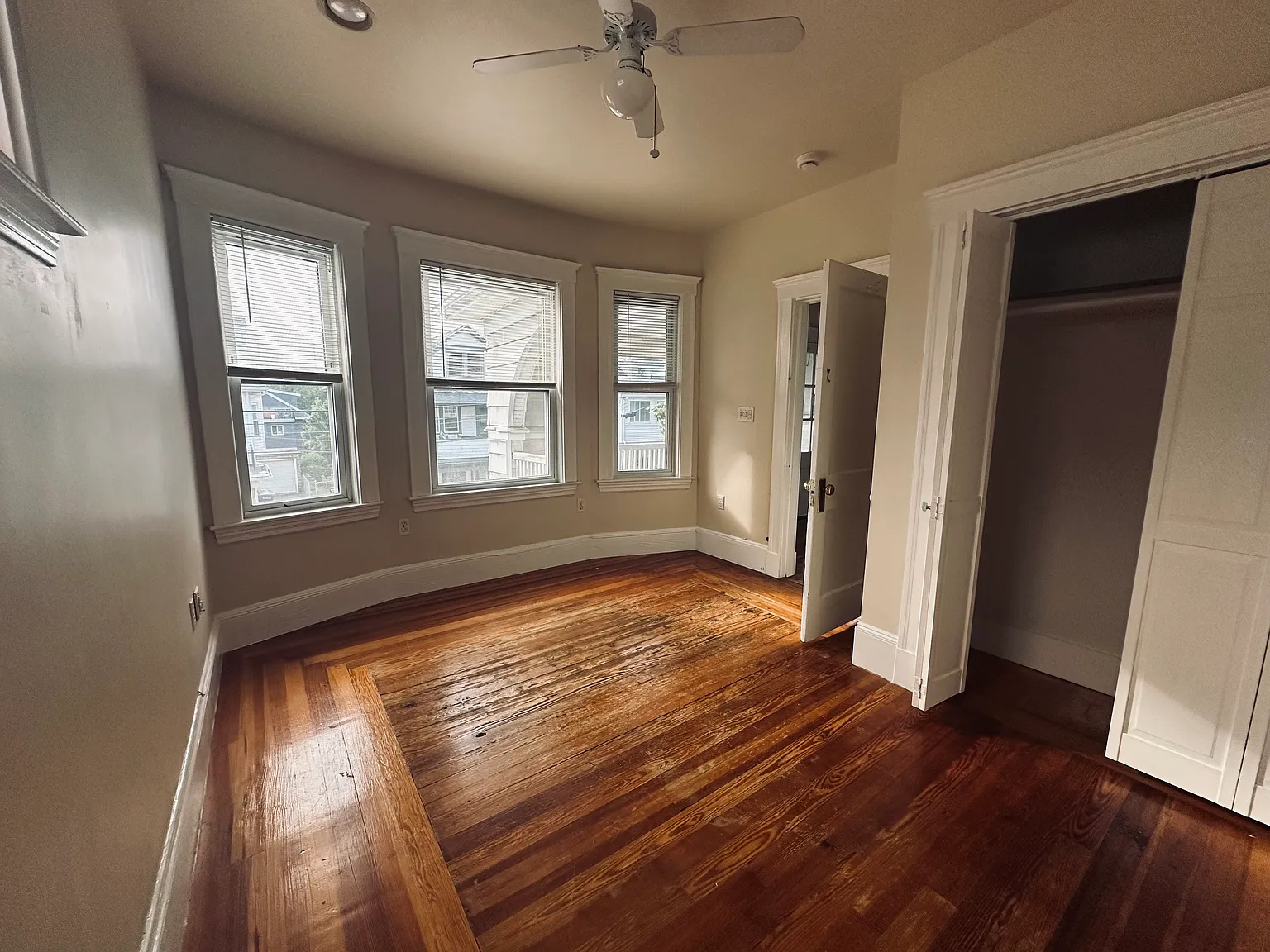 6 bed, 9999 sqft, $7,000 — Photo 4