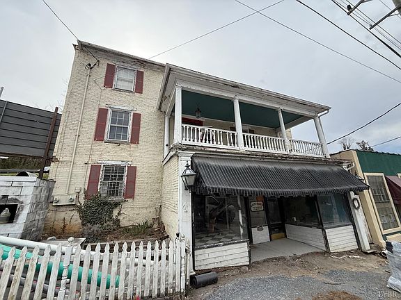 4th image of 1421 Main St