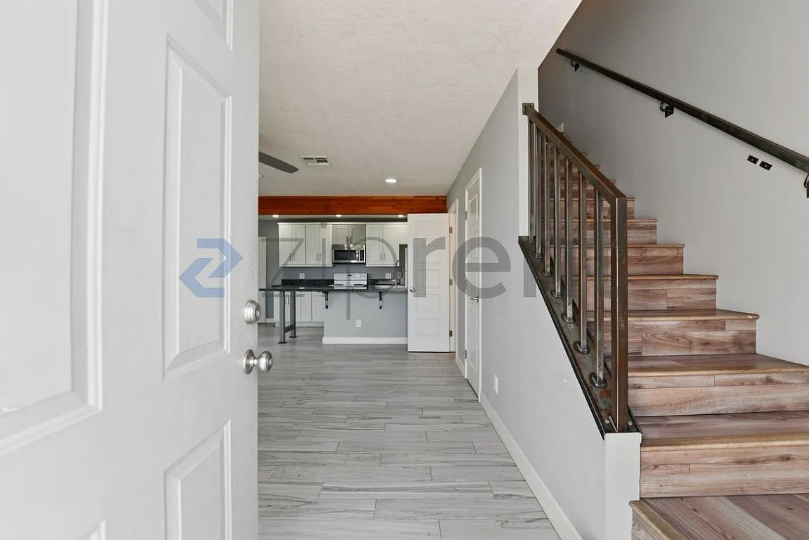 Orangewood Townhouse Park — Photo 4