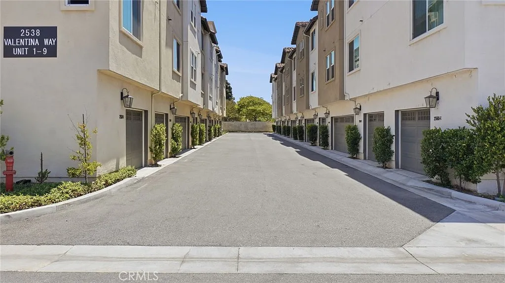 3 bed, 1320 sqft, $4,500 — Photo 4
