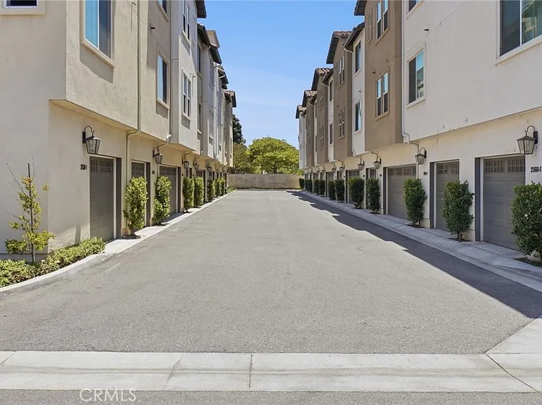 2560 Valentina Way — Photo 4