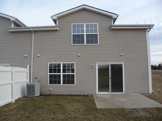 3rd image of 52 Ellington Commons Ln