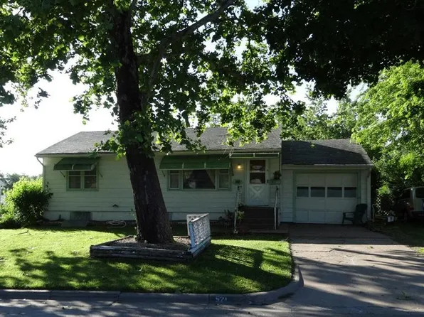 521 Sheridan Dr, Junction City, KS 66441