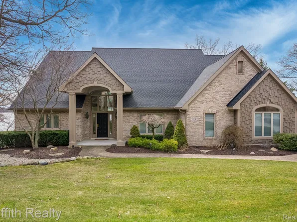 1115 Butler Blvd, Howell, MI 48843