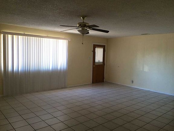 4 Spacious for All Furniture_09252015