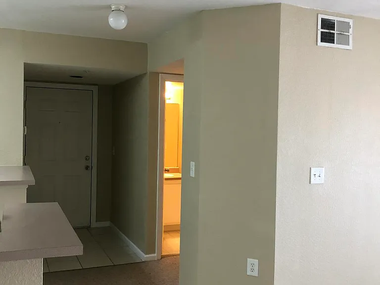 181 SW Palm Dr #203 — Photo 7