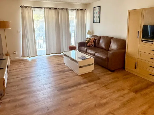 43 Dearborn Pl APT 52, Goleta, CA 93117
