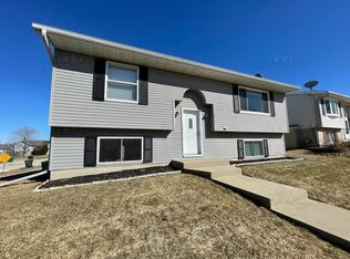 856 46th Ave NW, Rochester, MN 55901