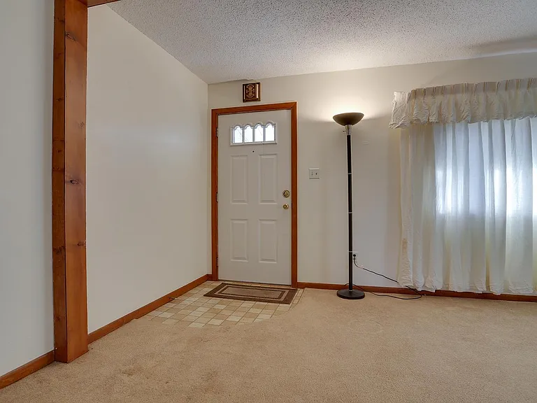 409 N Vorcey St — Photo 16