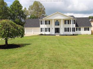 4 Chemar Dr, Hurricane, WV 25526