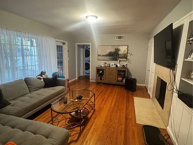 107 E Kenneth Rd — Photo 13