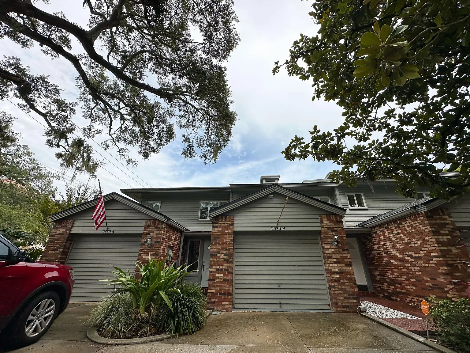 2530 W Maryland Ave — Photo 2