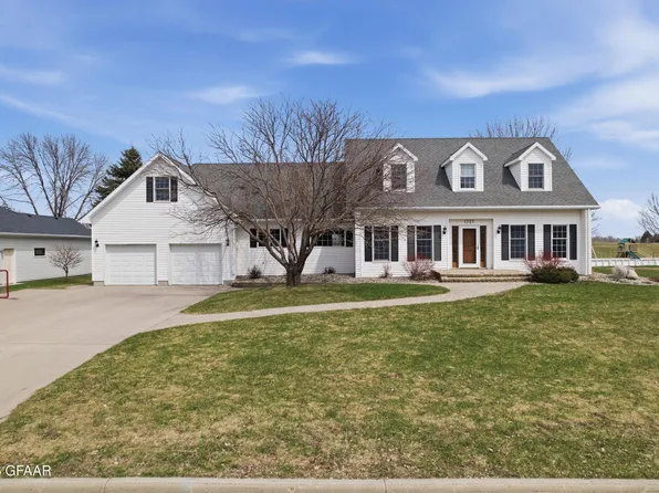 1727 8th St SE, East Grand Forks, MN 56721