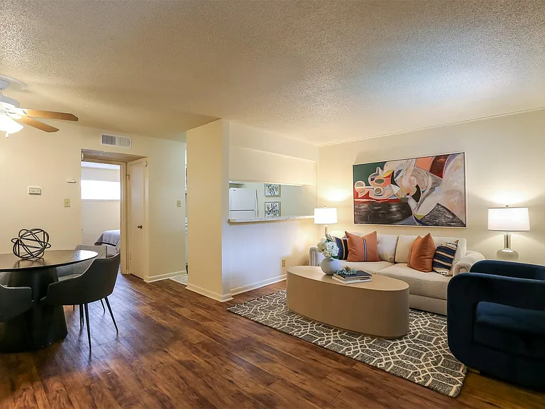 4553 Guadalupe St #2B — Photo 1