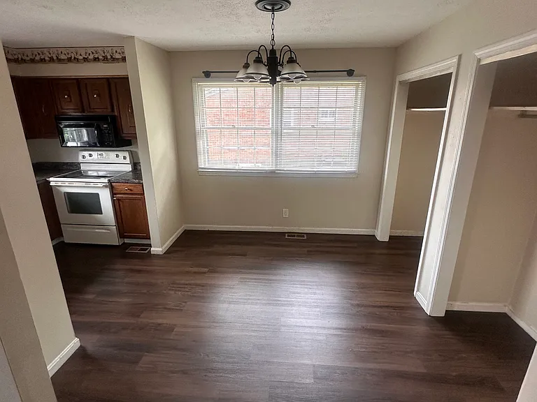 1274 Centre Pkwy — Photo 20