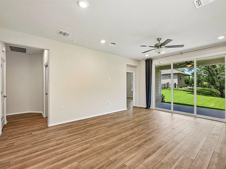 401 Yorktown St — Photo 17