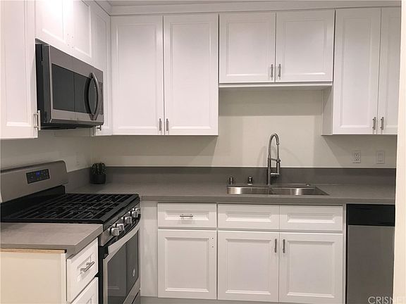5th image of 22141 Burbank Blvd Unit 2
