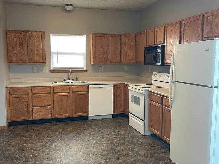 3368 Edison Dr — Photo 2