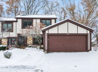 52 White Oak Cir, Saint Charles, IL 60174