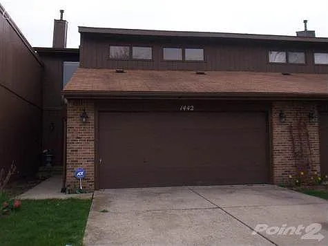 1442 Beaumont Cir photo 1