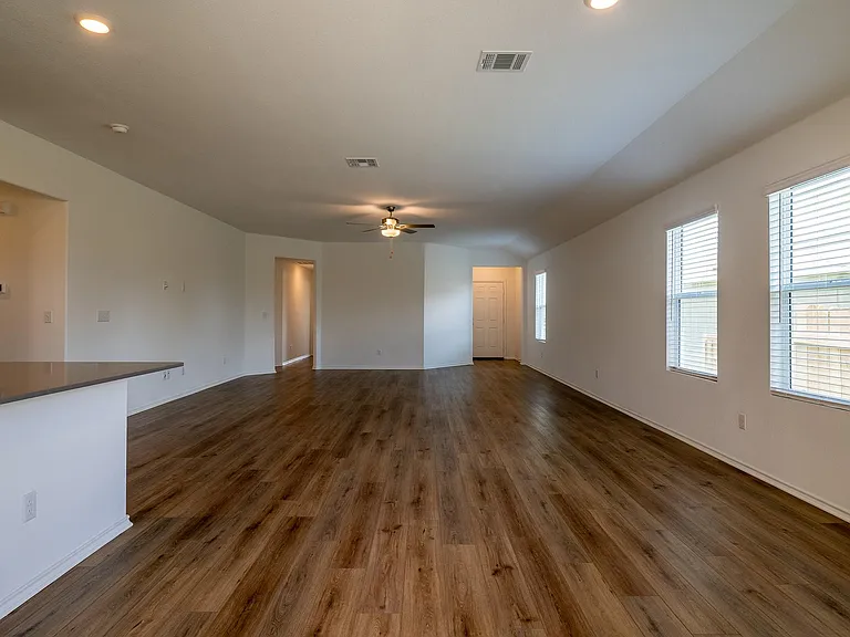 702 Silver Springs Bnd — Photo 25