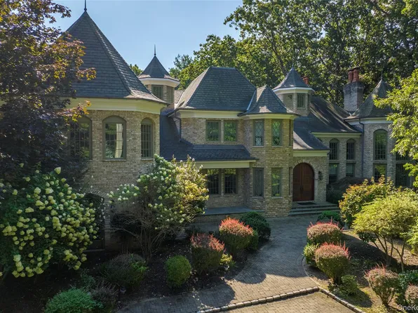 178 Brookville Road, Muttontown, NY 11545