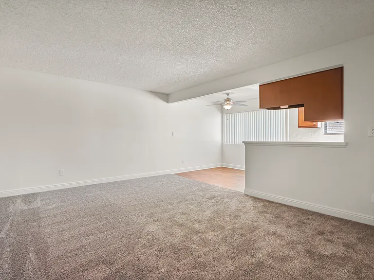 Sierra West Apartments — Photo 40