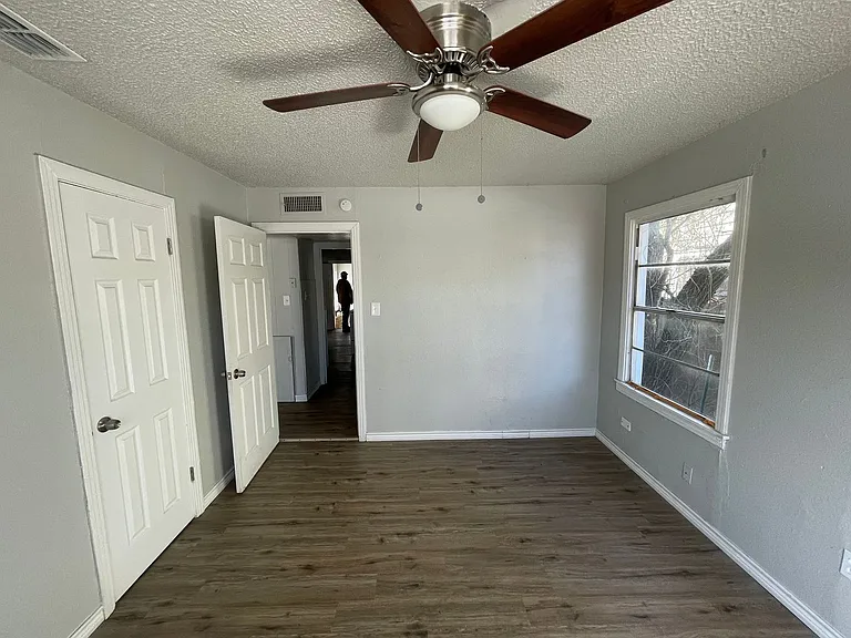 1442 Kirkwood St — Photo 4
