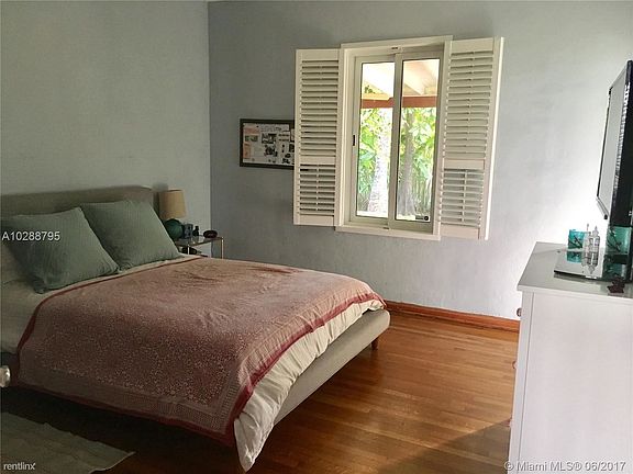 5th image of 430 NE 51st St