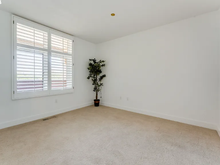 2015 SE Columbia River Dr #320 — Photo 14