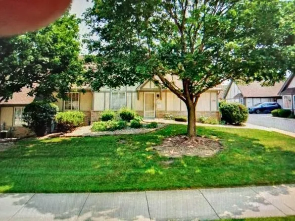 1700 Willow Circle Dr, Crest Hill, IL 60403