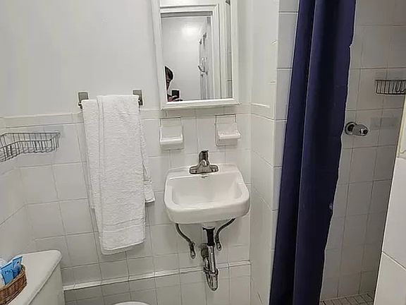 3rd image of 347 W 29th St APT 7