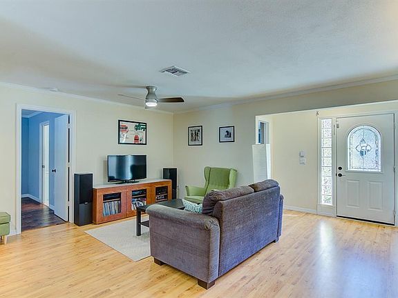 3rd image of 2552 Huntington Ave