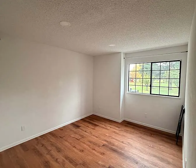 150 sf bedroom