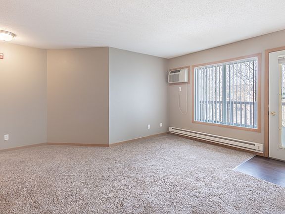 2nd image of 2250 N Cedar Ave #2250103