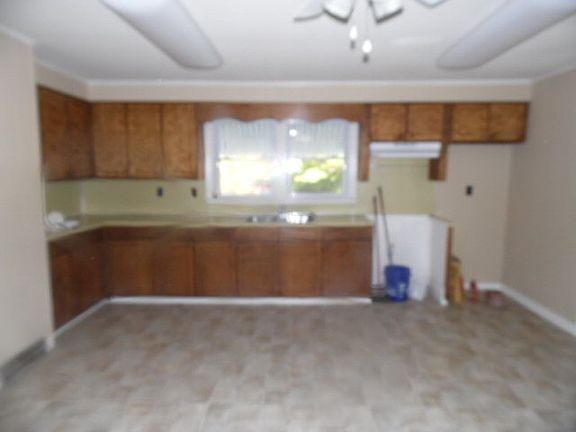 2nd image of 1018 Graves St