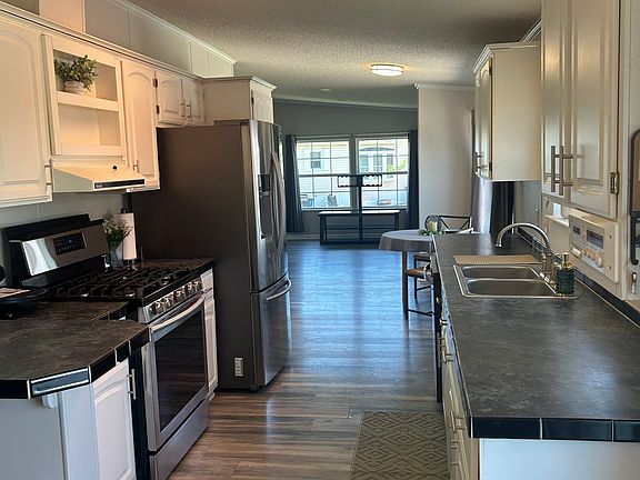 4th image of 1077 Cherry St #36