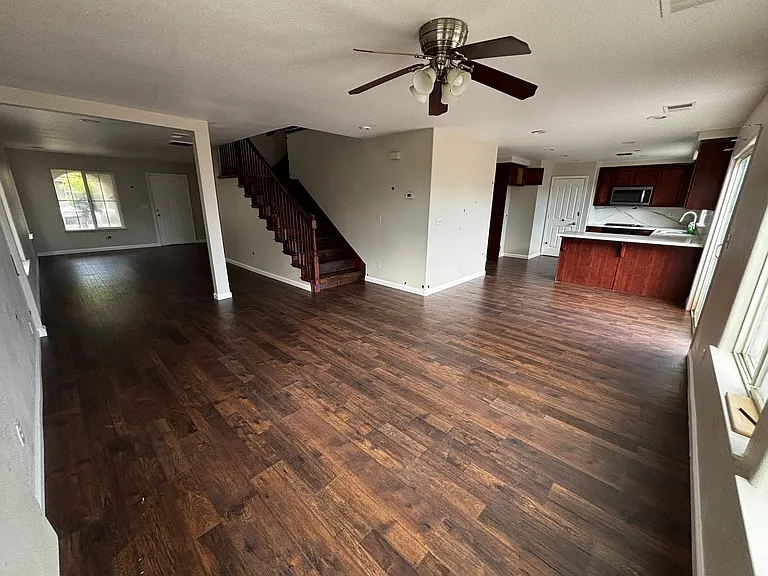 866 Papaya St — Photo 2