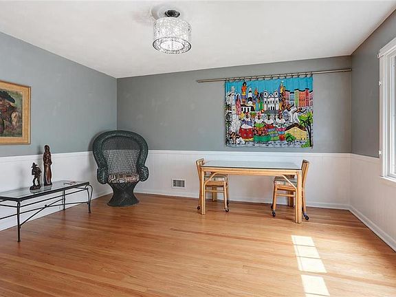 5th image of 7608 W 90th St