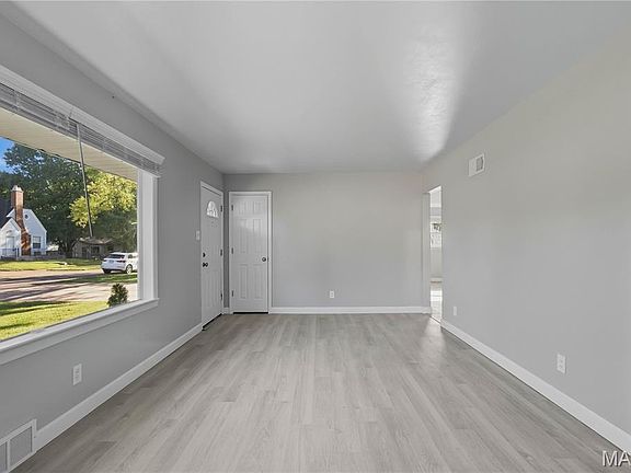 5th image of 912 Burgos St