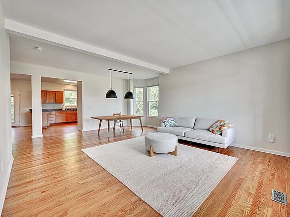 4th image of 3363 Wildrose Ln