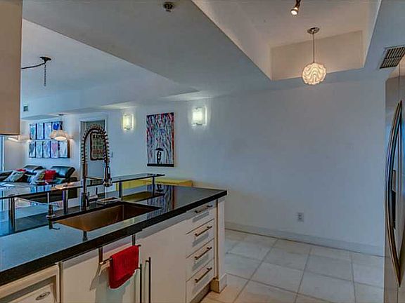5th image of 335 Biscayne Blvd #2907