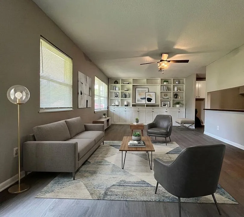 203 Lynn Ln