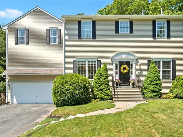 191 Orchard Woods Dr N, Saunderstown, RI 02874