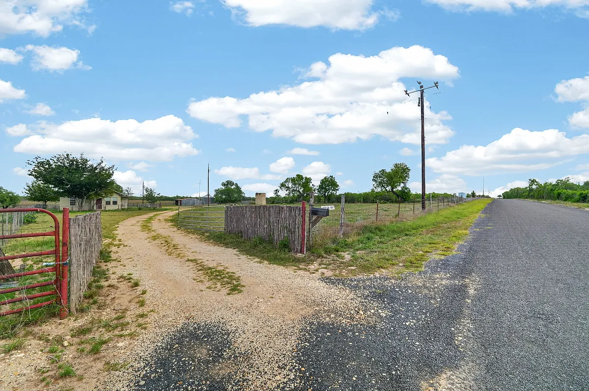 Building Photo - 3021 County Road 467
