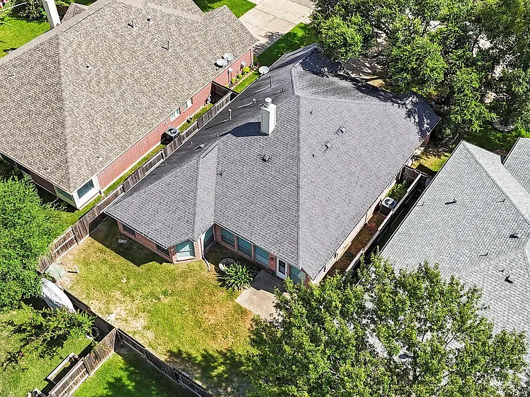 10415 Courtley St — Photo 32