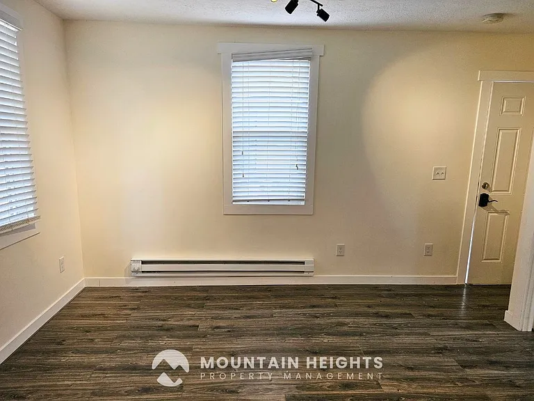 1074 E Kensington Ave — Photo 8