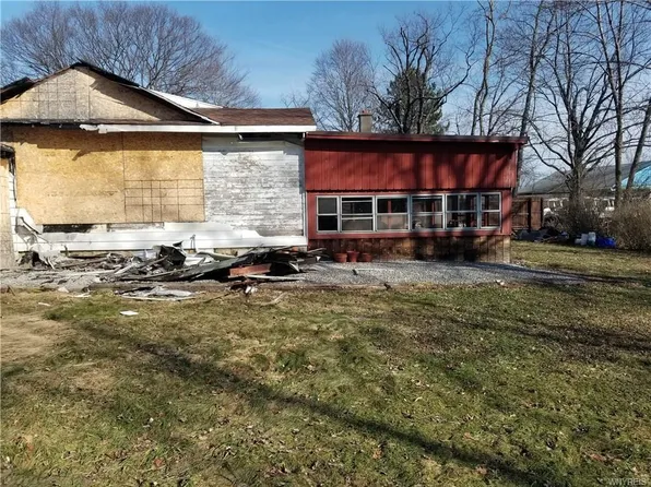 9229 Lake Shore Rd, Angola, NY 14006